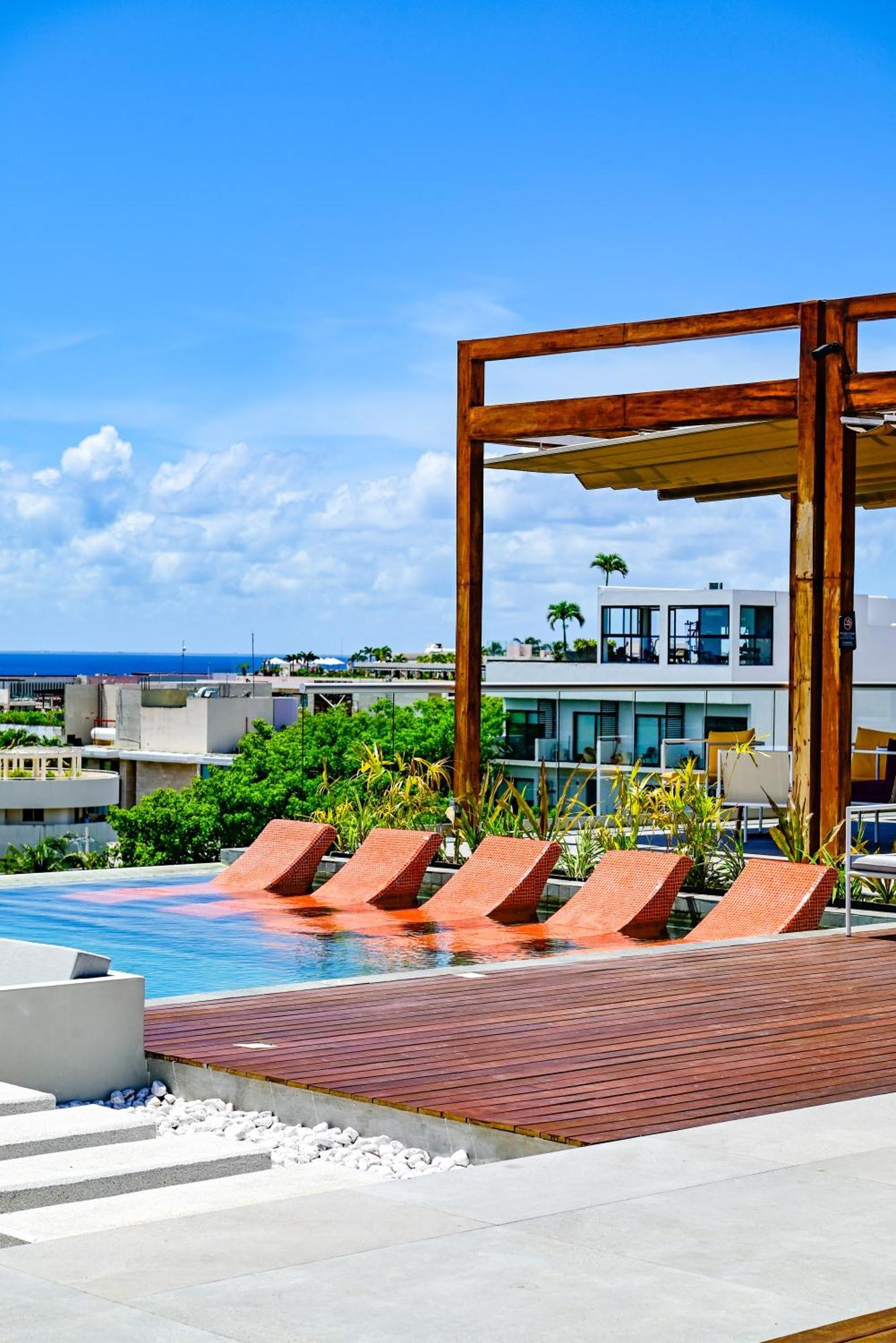 Hotel Aloft Playa Del Carmen Zewnętrze zdjęcie Rooftop pool at the Hotel Habitas Tulum