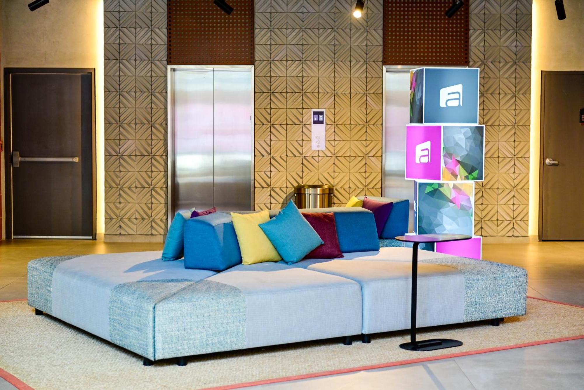 Hotel Aloft Playa Del Carmen Zewnętrze zdjęcie The lobby of the hotel