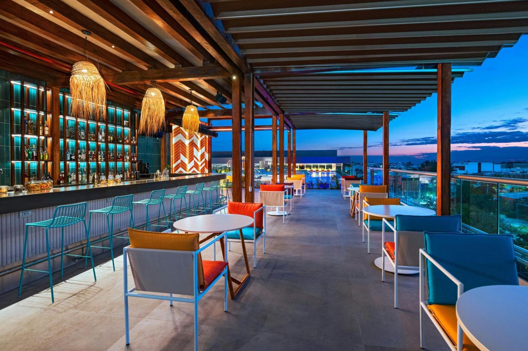 Hotel Aloft Playa Del Carmen Zewnętrze zdjęcie The rooftop bar at the W Bali