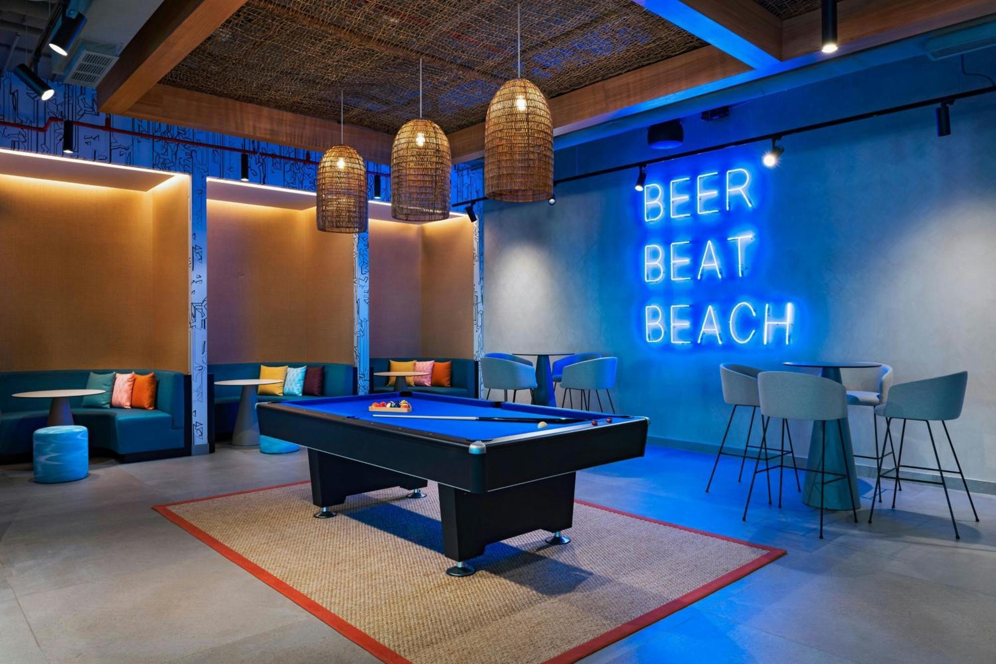 Hotel Aloft Playa Del Carmen Zewnętrze zdjęcie The pool table at the 2018 edition of the lounge
