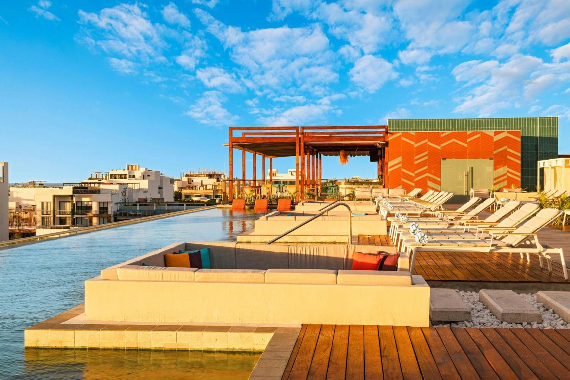 Hotel Aloft Playa Del Carmen Zewnętrze zdjęcie Rooftop pool at the Hotel
